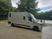 Kleine paardenvrachtwagen (B rijbewijs) Renault Master Grand Confort DCI 165 2020 Tweedehands