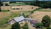 Propriété agricole bâtie d'environ 20 ha à l'écart du voisi
