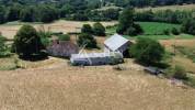 Propriété agricole bâtie d'environ 20 ha à l'écart du voisi