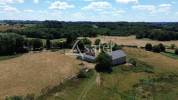 Propriété agricole bâtie d'environ 20 ha à l'écart du voisi