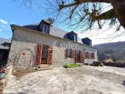 Propriété bâtie avec environ 37 ha groupés.