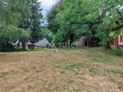 Propriété bâtie avec environ 37 ha groupés.