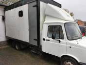 Camionnette pour le transport des chevaux : 3.000 €