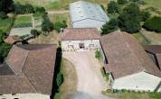 Corps de ferme en pierre sur 25ha avec étang
