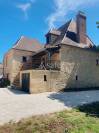 Belle propriété bâtie sur 17ha avec gîtes et verger, proche