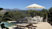 Belle villa avec vue panoramique et aménagements équestres
