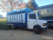 Poids-lourd bétaillière Mercedes 711D