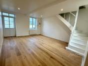 CHARMANTE MAISON DE VILLE RÉNOVÉE DANS UN VILLAGE DYNAMIQUE