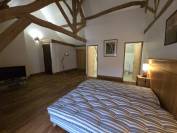 Locations Ecuries de 13 boxes + 2 hectares de prés