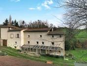 Maison en bord de rivière avec écurie et terrain