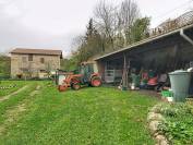 Maison en bord de rivière avec écurie et terrain