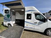 propose transport de chevaux avec chauffeur