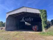 A vendre ferme avec maison d'habitation et b&acirc;timents agricoles