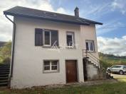 Ferme avec grange et b&acirc;timents - 8 ha