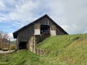 Ferme avec grange et b&acirc;timents - 8 ha