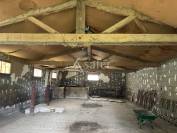 Ferme avec grange et b&acirc;timents - 8 ha