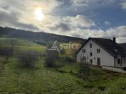 Ferme avec grange et b&acirc;timents - Terrains de 8 &agrave; 24 hectares