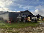 Ferme avec grange et b&acirc;timents - Terrains de 8 &agrave; 24 hectares