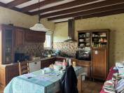 Ferme avec grange et b&acirc;timents - 24 hectares