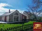 Maisons 7 pi&egrave;ce(s) 220 m2 g&icirc;tes 8 hectares.