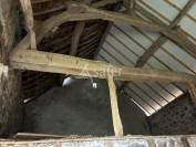 grange en pierres avec 12ha de pr&eacute;s attenant