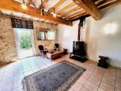 Proche de Valence joli corps de ferme en pierre r&eacute;nov&eacute; sur 17