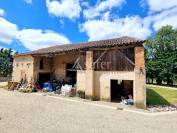 Proche de Valence joli corps de ferme en pierre r&eacute;nov&eacute; sur 17