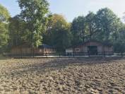 Centre &eacute;questre + conciergerie dans un cadre id&eacute;al 