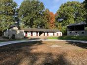 Centre &eacute;questre + conciergerie dans un cadre id&eacute;al 