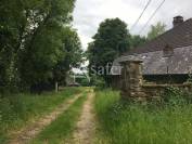 Ensemble de b&acirc;tis avec environ 12,70 ha d'un seul tenant.