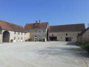 &Eacute;l&eacute;gant domaine XVIII avec &eacute;curies et 18 ha