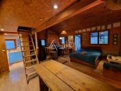 B&acirc;timent d'&eacute;levage avec habitation autonome sur 1,3 ha proch