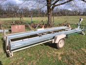 Vends ensemble remorque et cal&egrave;ches 