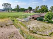Centro equestre con B&B e 4 unita abitative 
