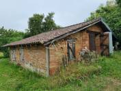 Maison d'habitation et d&eacute;pendances agricoles sur 30 hectares -