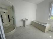 Ferme au milieu de 6 hectares 