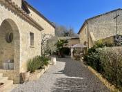 Propri&eacute;t&eacute; dans la Dr&ocirc;me de 15 hectares avec grand g&icirc;te