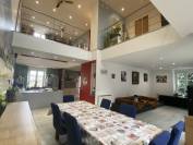 Propri&eacute;t&eacute; &eacute;questre avec maison, grange et prairies 