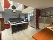 Propri&eacute;t&eacute; &eacute;questre avec maison, grange et prairies 