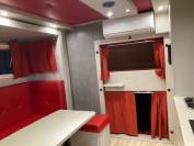 Cami&oacute;n para caballos Renault 44HH1 2011 De segunda mano