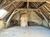 Ancienne ferme de ch&acirc;teau avec nombreux b&acirc;timents et environ 2