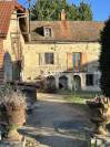 Ancienne ferme de ch&acirc;teau avec nombreux b&acirc;timents et environ 2
