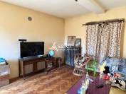 Ancienne ferme de ch&acirc;teau avec nombreux b&acirc;timents et environ 2