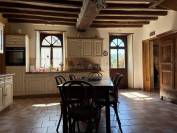 Propri&eacute;t&eacute; &eacute;questre cl&eacute; en main avec man&egrave;ge et carri&egrave;re -