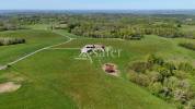 Maison et d&eacute;pendances agricoles sur 25 hectares agricoles - Pro