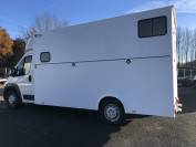 Peugeot Boxer 2 places chevaux stalle - cabine de repos