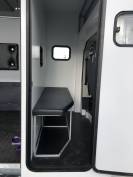 Peugeot Boxer 2 places chevaux stalle - cabine de repos