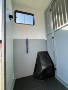 Peugeot Boxer 2 places chevaux stalle - cabine de repos